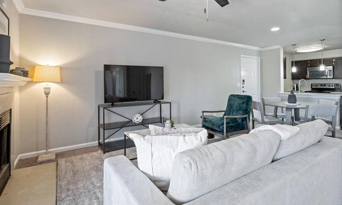 Cityplace Apartment | Landing at Ivy Urban Living - 2 Bedrooms in Old East Dallas