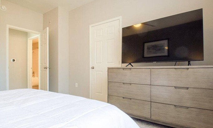 Briargate Apartment | Landing at Sagebrook Apartment Homes - 1 Bedroom in Briargate