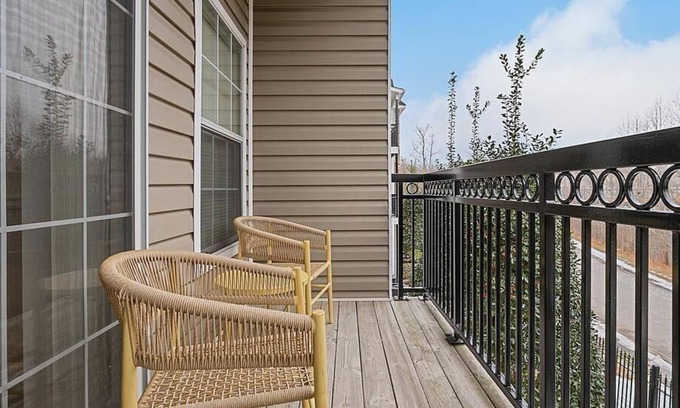 Winston - Salem Apartment | Landing at The Crowne Polo Apartments - 1 Bedroom in Downtown Winston Salem