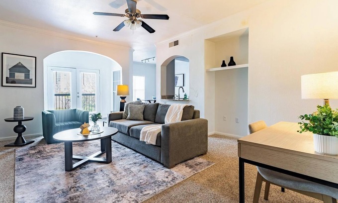 Downtown Fort Worth Apartment | Landing at The Henderson - 1 Bedroom in Downtow.