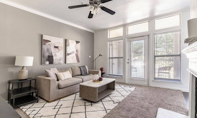 Downtown Fort Worth Apartment | Landing at The Henderson - 1 Bedroom in Downtow.