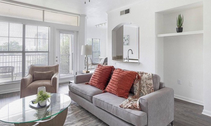 Downtown Fort Worth Apartment | Landing at The Henderson - 1 Bedroom in Downtow.