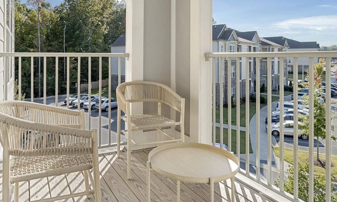 Clayton Apartment | Landing at The Pines at Glen Laurel - 2 Bedrooms in Downtown Clayton