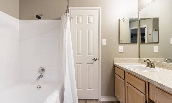 Las Colinas Apartment | Landing at The Station at MacArthur - 1 Bedroom in Las Colinas