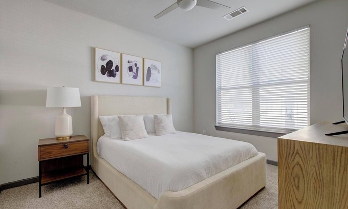 Tobin Hill Apartment | Landing | Beautiful 1BD, Pool, Gym