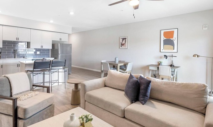 Townsite Apartment | Landing | Beautiful 1BD, Rooftop Lounge, Pool