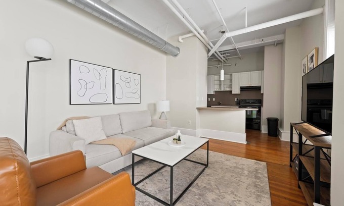 Downtown Nashville Apartment | Landing | Beautiful 1BD, Gym