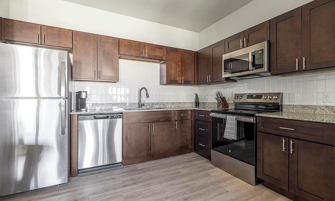 Lockhart Apartment | Landing | Chic 1BD, Gym, Clubhouse