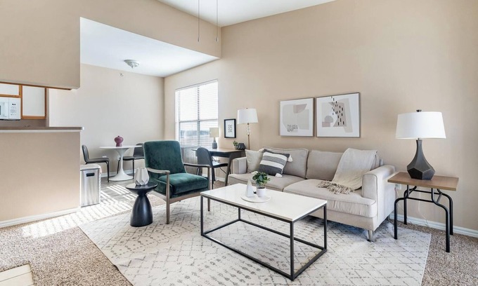 Fort Worth Apartment | Landing | Chic 1BD, Pool, Gym