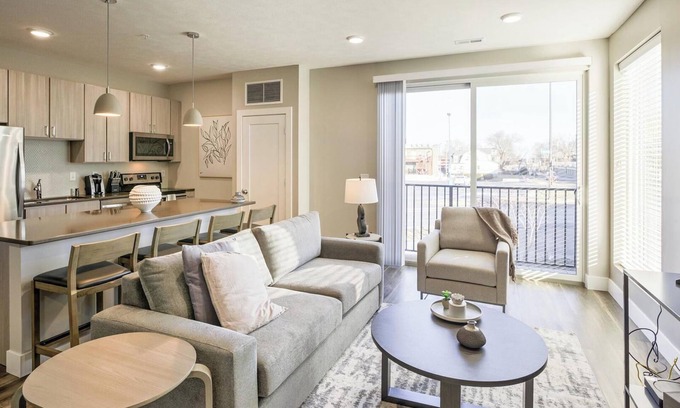 Molalla Apartment | Landing | Chic 2BD, Gym, Pool
