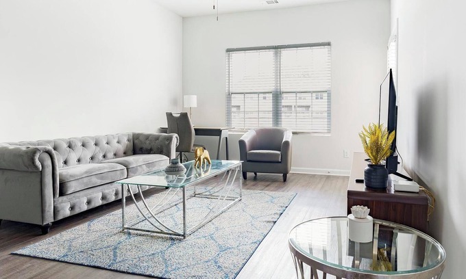 Bloomingdale Apartment | Landing | Incredible 2BD, Gym, Pool