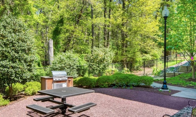 Chillum Apartment | Landing | Incredible 1BD, Courtyard, Clubhouse