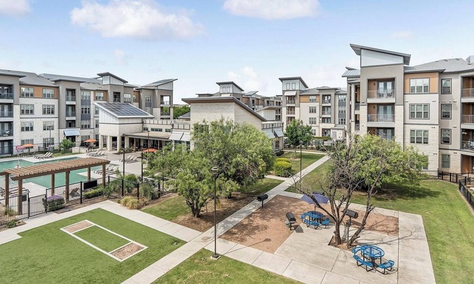 Wetmore Apartment | Landing | Incredible 2BD, Gym, Courtyard