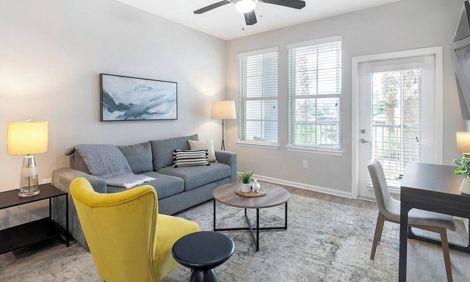 Land O' Lakes Apartment | Landing | Modern 1BD, Clubhouse, Gym