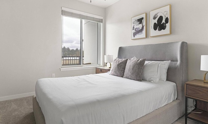 Portland Heights Apartment | Landing | Modern 1BD, Gym