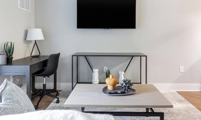 Fort Myers Apartment | Landing | Modern 1BD, Pool, Gym