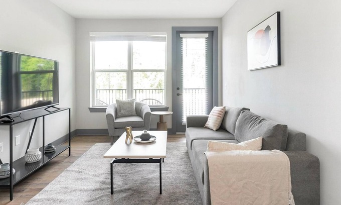 Northside Apartment | Landing | Modern 1BD, Gym, Pool
