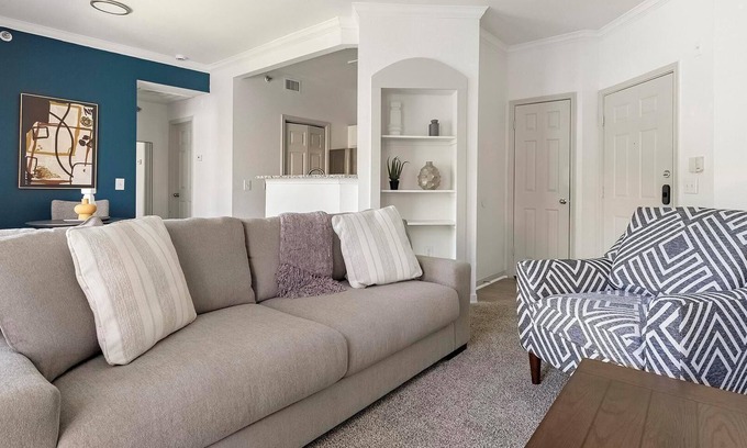 Stone Oak Apartment | Landing | Modern 1BD, Gym