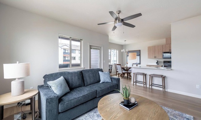 Molalla Apartment | Landing | Modern 2BD, Clubhouse, Pool