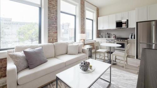 Five Points South Apartment | Landing Modern Apartment with Amazing Amenities (ID5790X36)