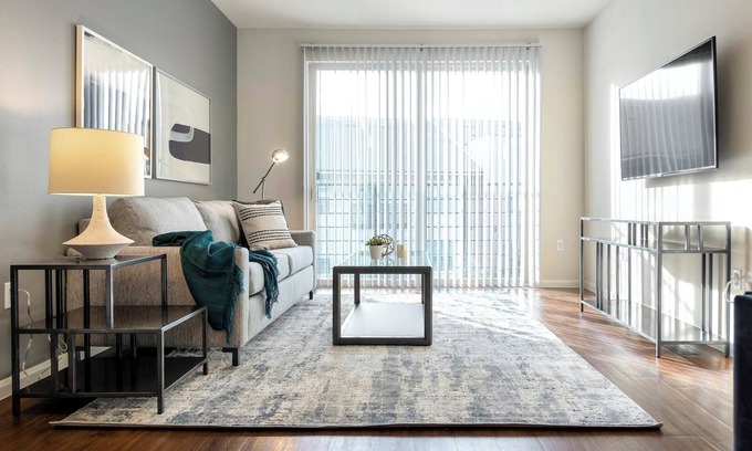 Spring Apartment | Landing | Spectacular 1BD, Gym, Pool