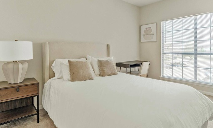 Southbelt/Ellington Apartment | Landing | Spectacular 1BD, Game Room, Pool