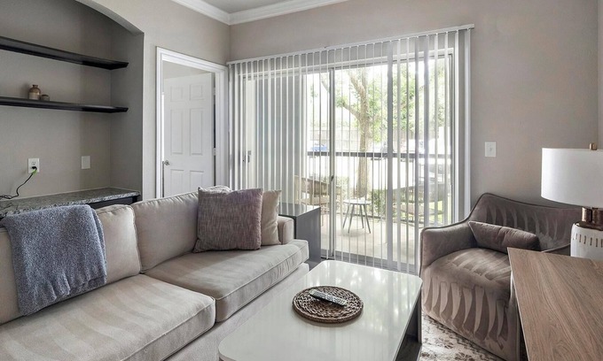 Richmond Apartment | Landing | Spectacular 1BD, Pool, Gym