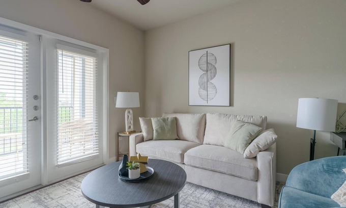 Katy Apartment | Landing | Spectacular 1BD, Clubhouse, Courtyard