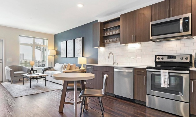 Madison Apartment | Landing | Spectacular 1BD, Pool, Gym