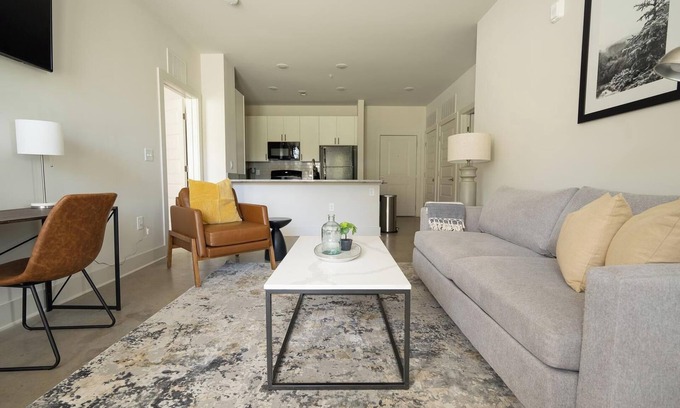 Charlotte Apartment | Landing | Spectacular 2BD, Pool, Clubhouse