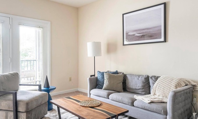 New Pathways Apartment | Landing | Spectacular 2BD, Gym, Pool