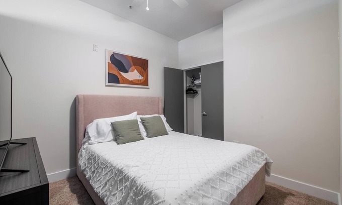 Church Hill Apartment | Landing | Stunning 1BD, Clubhouse, Rooftop Lounge