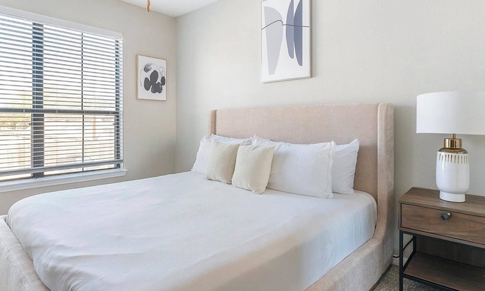 Briarforest Apartment | Landing | Stunning 1BD, Gym, Pool