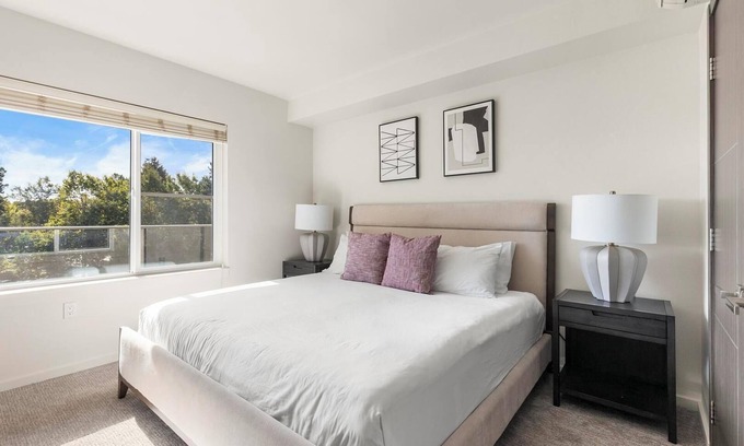 Hayden Island Apartment | Landing | Stunning 1BD, Pool, Clubhouse