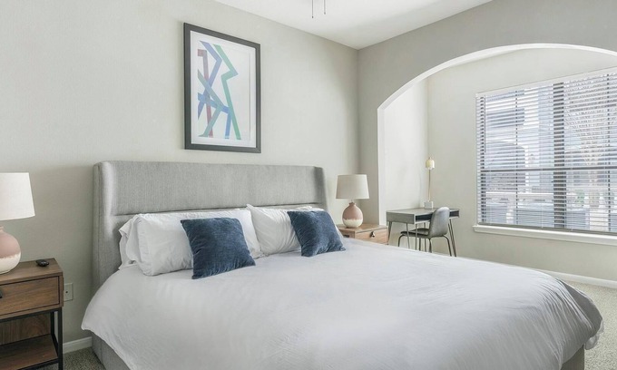 Briarforest Apartment | Landing | Stunning 1BD, Pool, Gym