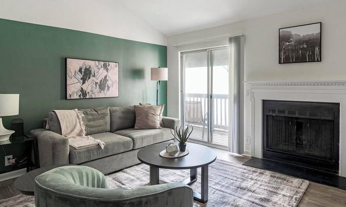 Green Hills Apartment | Landing | Stunning 1BD, Courtyard, Gym