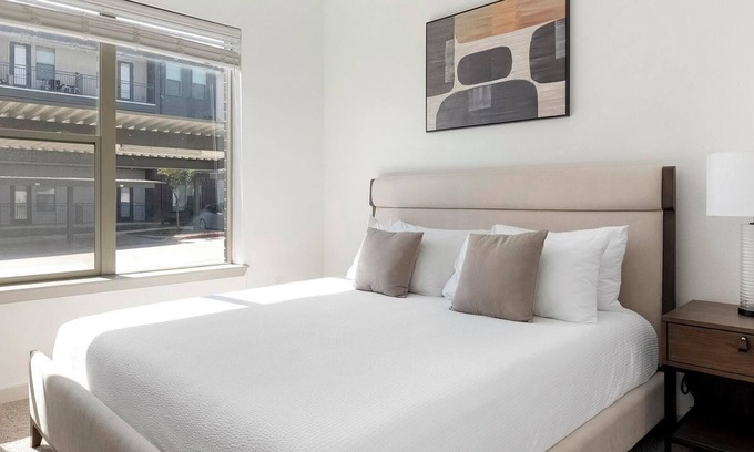 Dallas Apartment | Landing | Stunning 1BD, Yoga Studio, Gym