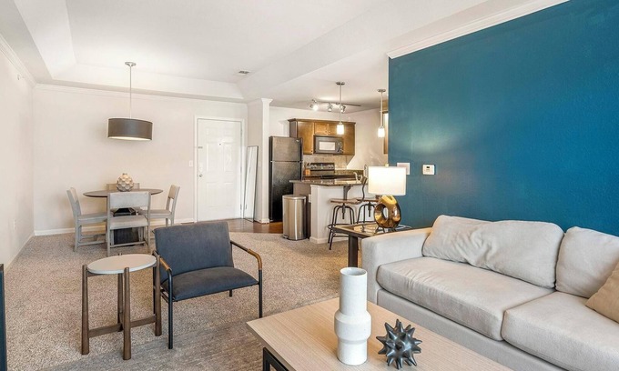 Conestee Apartment | Landing | Stunning 2BD, Pool, Courtyard
