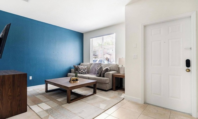 Homestead Apartment | Landing | Stunning 3BD, Pool
