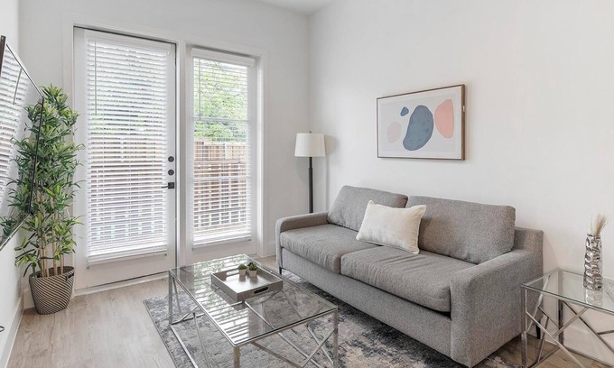 Denton Apartment | Landing | Stylish 1BD in Denton