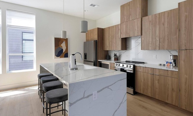 Dallas Apartment | Landing | Stylish 2BD in Downtown Dallas