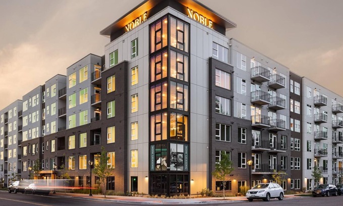 Englewood Apartment | Landing | Stylish Studio, Gym, Rooftop Lounge