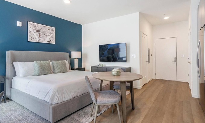 Durham Apartment | Landing | Stylish Studio, Pool, Gym