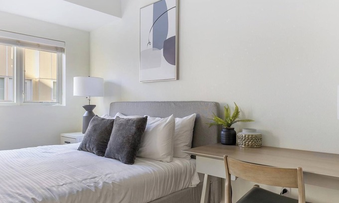 Pearl District Apartment | Landing | Stylish Studio, Gym, Courtyard