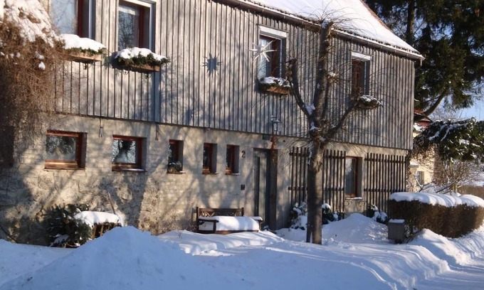 Rammenau Apartment | Landlust, close to the city - holiday apartment in a former farmhouse with sauna, wood-burning stove and large garden
