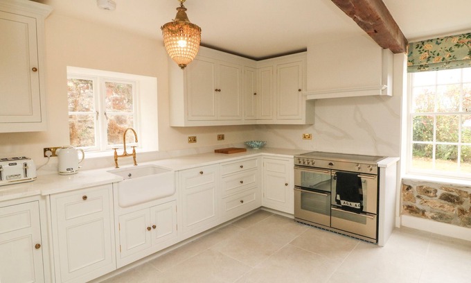 Widemouth Bay House | LANGFORD BARTON, pet friendly, with open fire in Widemouth Bay
