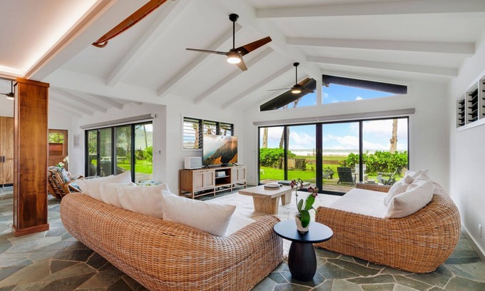 Hanalei House | Lani Kai - Beachfront on Hanalei Bay with Sauna, Hot Tub and Fire Pit