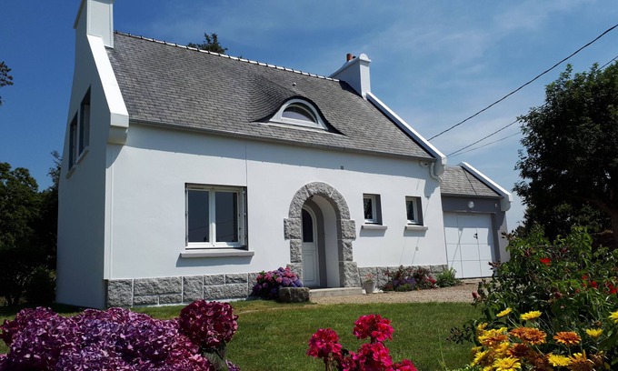 Lanildut House | Lanildut. Close to the sea and the GR34. Maximum 6 pers.