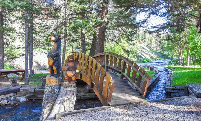 Red River House | Lanna Lasso's the Moon