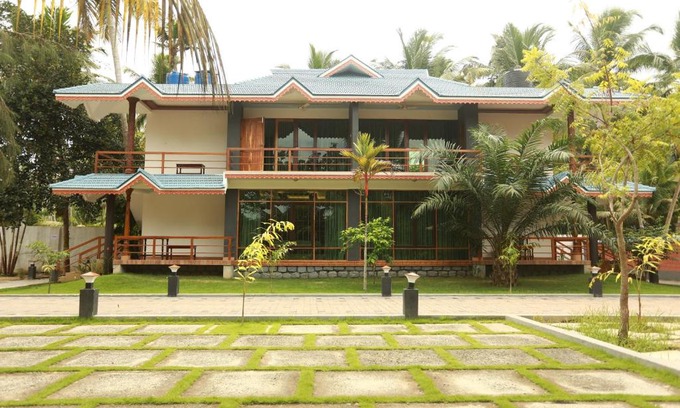 Poovar Hotel | Lara Lake View Resort